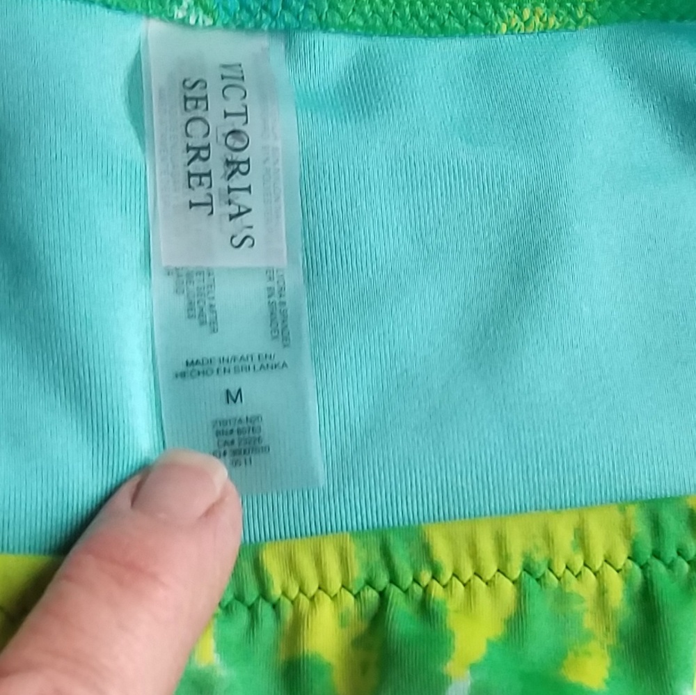 Victoria's Secret bottoms - Picture 2 of 2